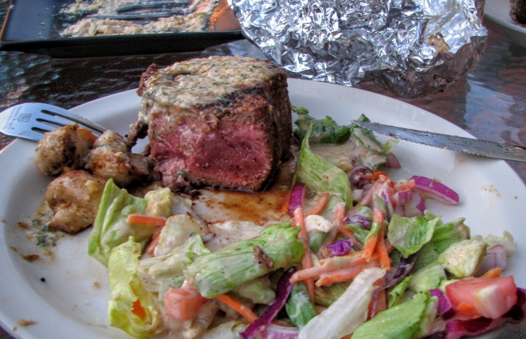 Petit Filet steak and salad