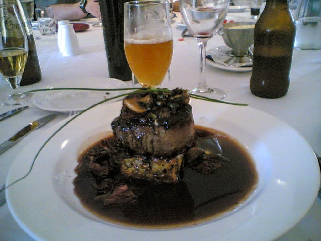 petit-fillet-steak-red-wine-jus-la-tombola-unley